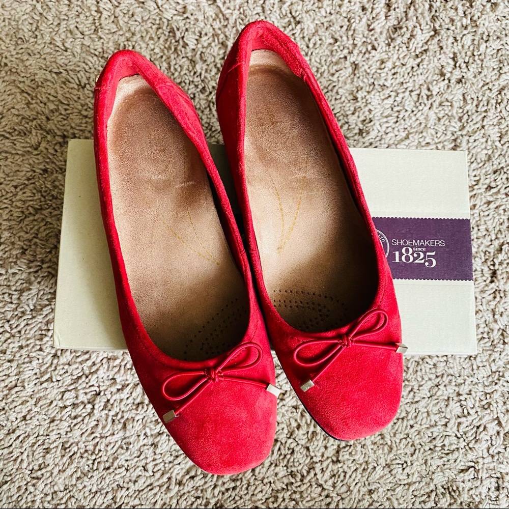 Clarks candra light red suede bow ballet shoe flat